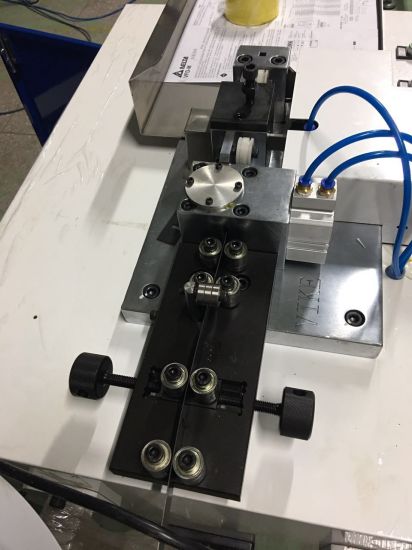 Cortadora de plegado de acero automática para la fabricación de troqueles planos