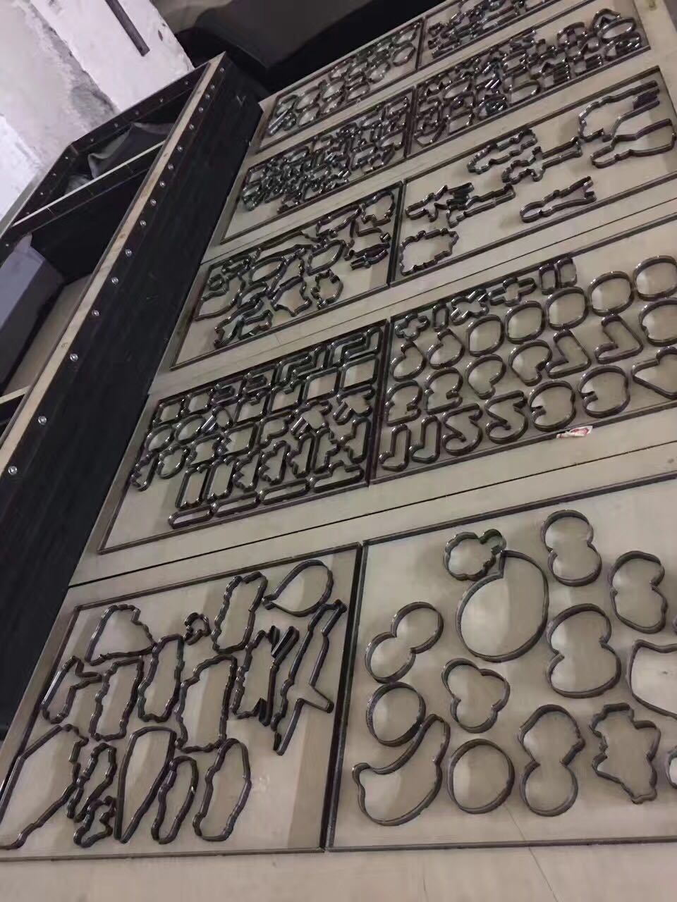 M&aacute;quina dobladora de cuchillas para troquelado