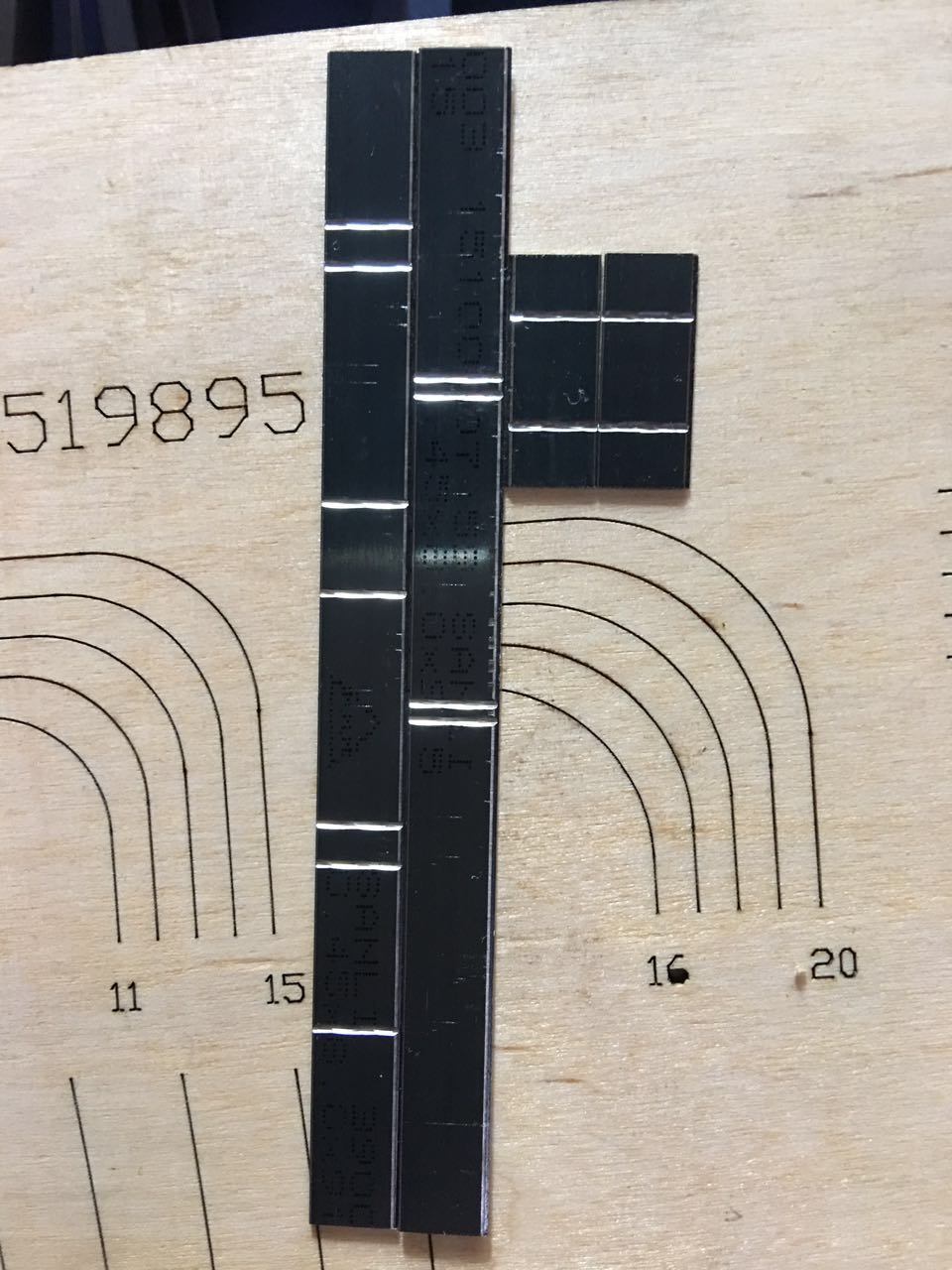 Nueva m&aacute;quina auto del doblador del dise&ntilde;o para la fabricaci&oacute;n del dado del laser