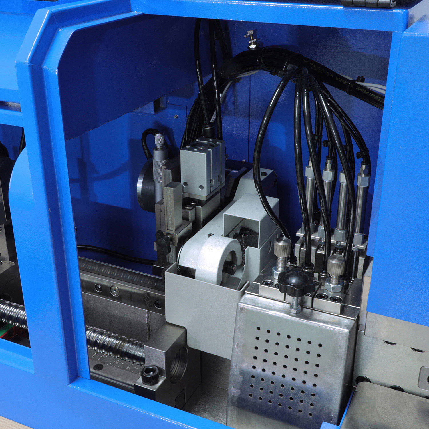 La regla de acero auto de la cuchilla muere la dobladora del tablero para el corte de juntas muere haciendo