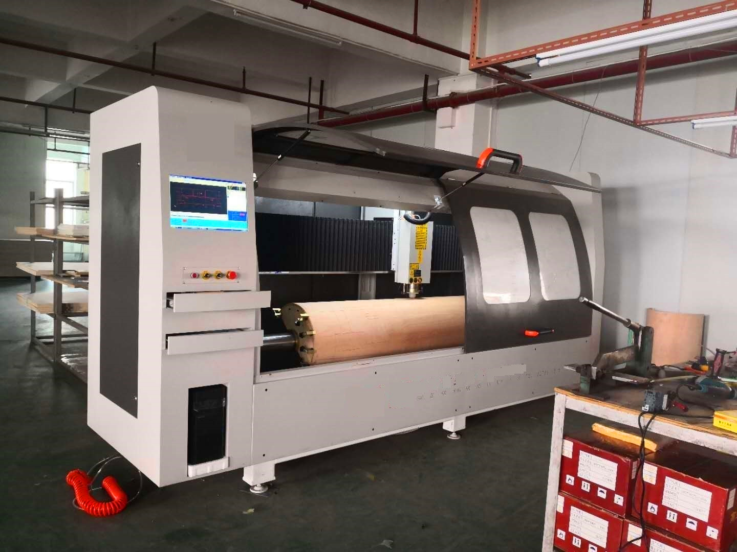 M&aacute;quina troqueladora de madera contrachapada curvada rotativa CNC